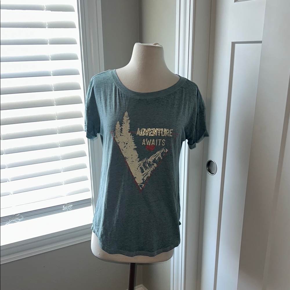 Maurices Blue Casual T-Shirt “Adventure Awaits” New without tags XS